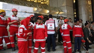Близо 80 ранени при срутване на етаж на фондовата борса в Джакарта