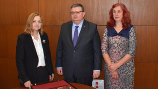 Главният прокурор Сотир Цацаров награди прокурора по делото за разпространение