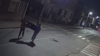 Двама младежи разбиха магазин за фаянс в Казанлък пише Нова