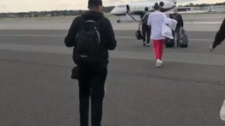 Известен рапър бил в самолета, спукал гуми при излитане