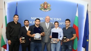 Министърът на младежта и спорта Красен Кралев награди с почетени