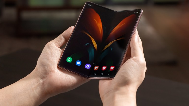 Galaxy Z Fold 2 - така трябва да изглеждат сгъваемите телефони