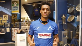 Новото попълнение на Левски Цунами не започна подготовка с отбора