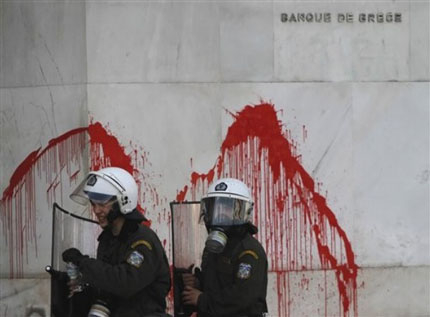  Полиция и демонстранти се биха в Атина