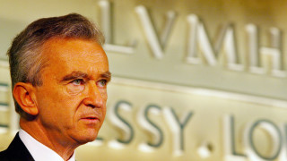 Милиардерът собственик на френския луксозен гигант LVMH Бернар Арно увеличи