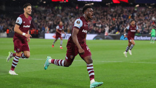 Челси води преговори с Уест Хем за привличането на Мохамед