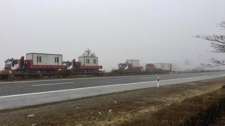 Фургоните за мигрантите-размирници пътуват към Елхово