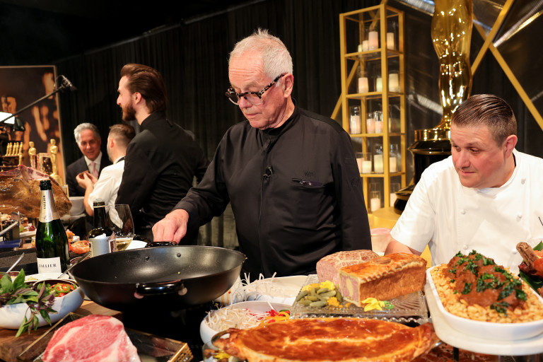 Пак и част от екипа му