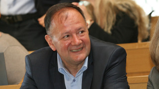 Нужна е сериозна дискусия за модела и мястото на българската