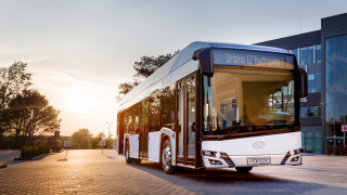 Градски автобус с водородно задвижване провежда изпитания с пътници по