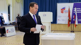 Медведев хвърли в кошчето италианския план за мир - бил провинциален фейк
