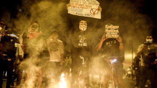 Временният президент на Мануел Мерино призова за спокойствие на фона