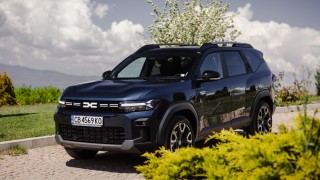 Румънският автомобилен производител Dacia постигна забележителна крачка като произведе 100