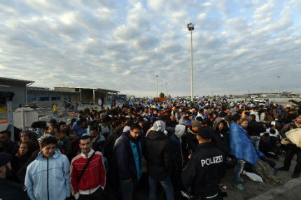 Австрия спря влаковете с Унгария заради наплива на имигранти