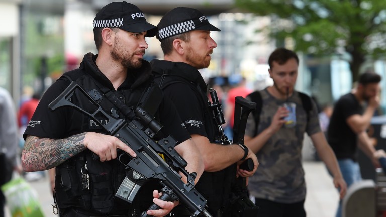 Британската полиция задържа още двама за атаката в Манчестър