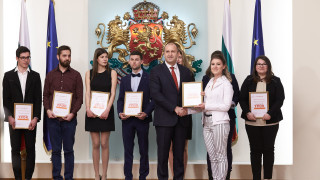 Президентът Румен Радев награди победителите в конкурса "Най-важният урок" на PwC