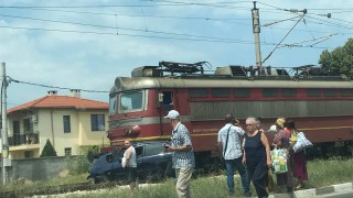 Запали се локомотив на пътнически влак