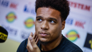 Футболистът на ЦСКА Брадли де Нойер получи наградата си за