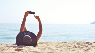 Как да предпазим телефона от летните температури