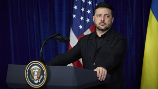 Украинският президент Володимир Зеленски френският президент Еманюел Макрон и британският