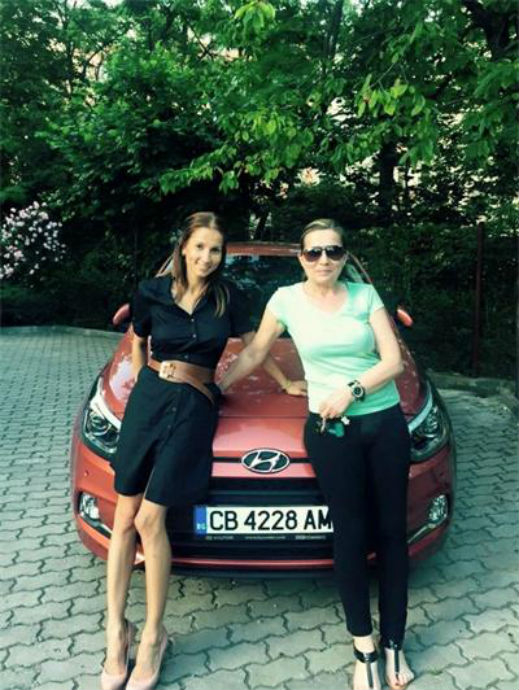 Симона Пейчева обзаведе майка си с кола