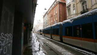 Трамвай по линията 22 дерайлира тази сутрин в София съобщава