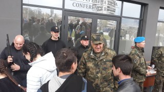 Българската армия има нужда от силни и смели млади хора