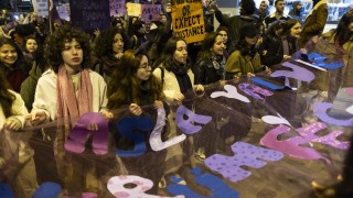 Задържаха 200 души на протест за Международния ден на жената в Истанбул