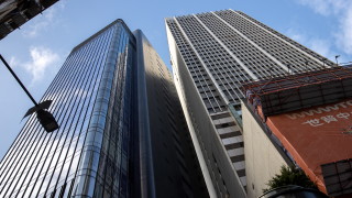 Десетки хора бяха блокирани на покрива на небостъргач в Хонконг