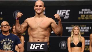 Бившият шампион в тежка категория на UFC Жуниор дос Сантос