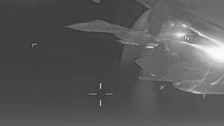 Руски Су 27 прихвана американски ЕП 3 Орис II който прелита в международно