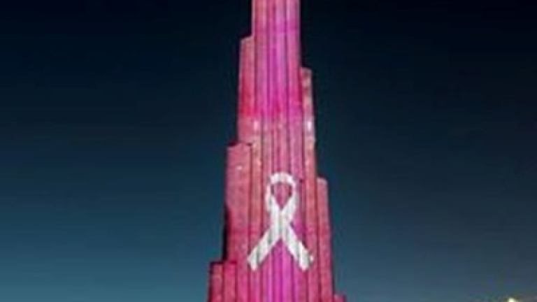 Осветиха Бурдж Халифа в Дубай в цветовете на борбата с рака на гърдата  