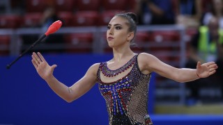 Катрин Тасева продава медал и бухалки за благородна кауза