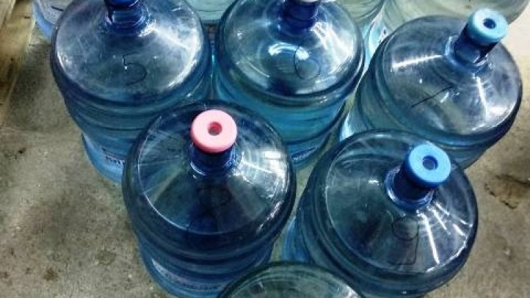 Полицията иззе 600 л нелегален алкохол от дома на мъж в Разградско