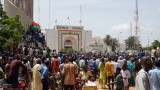  Франция отхвърли да възнамерява военна интервенция в Нигер 