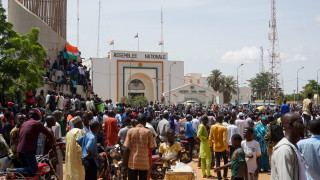 И САЩ започна да евакуира своите поданици от Нигер