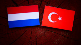 Холандия изтегли посланика си от Турция