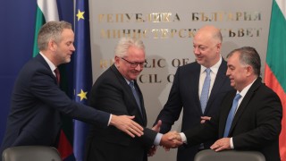 На официална церемония в Гранитна зала на Министерски съвет премиерът