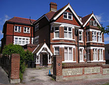 Кризата на Острова удари и луксозните имоти