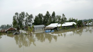 Най малко 16 млн души са били засегнати от наводнения заради