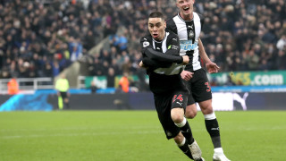 Мигел Алмирон вкара първия си гол за Нюкасъл и донесе