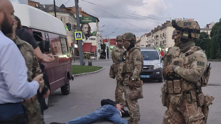 В украинския град Луцк бе задържан въоръженият похитител на автобуса