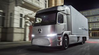 Mercedes пуска електрически камион до края на годината (ВИДЕО)