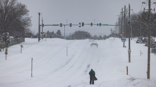 Голяма зимна буря отприщи ледени ветрове и обилни снеговалежи в