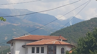 Пожар гори в района на язовир Калин в Рила съобщават