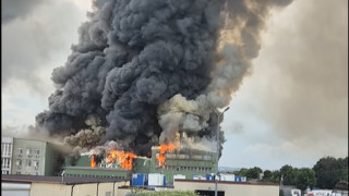 Огромен пожар с токсичен дим пламна в "Люлин"