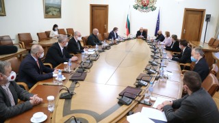 Действащите към момента противоепидемични мерки продължават да се прилагат до