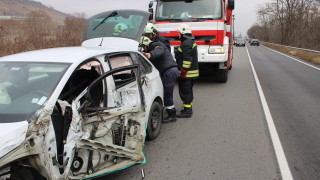 Кола и камион катастрофираха на Прохода на Републиката