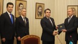 Радев даде на Асен Василев мандат насред вътрешнополитическа криза 