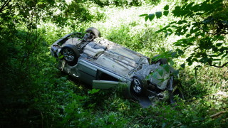 Кола се обърна до парк в Благоевград 26 годишен младеж и